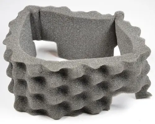 Grauer, schaumstoffartiger Dämpfungsring von Remko mit wellenförmiger Struktur, geeignet zur Schall- oder Vibrationsisolierung.