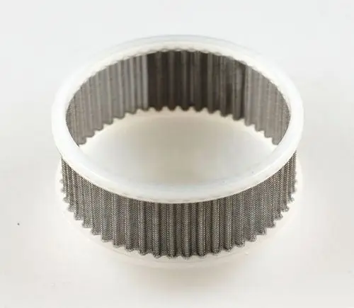 Pumpenfilter mit metallischem Sieb, umgeben von einem weißen Kunststoffrahmen. Geeignet für den Einsatz in Heizsystemen, einschließlich Produkte von Remko.