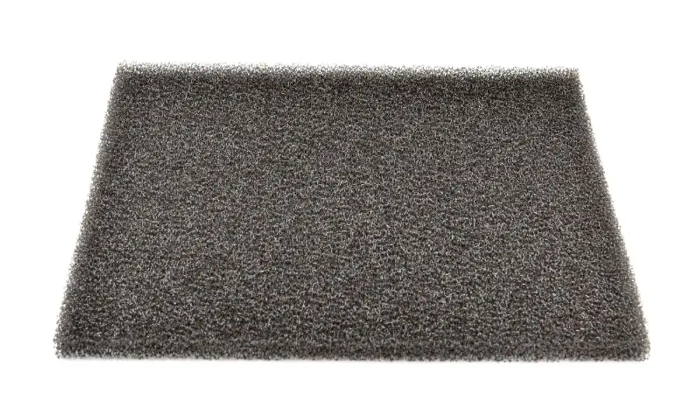 Grauer Staubfilter aus offenporigem Material, geeignet für den Einsatz in Geräten von Remko. Die Struktur ist gleichmäßig und verleiht eine hohe Filtereffizienz.