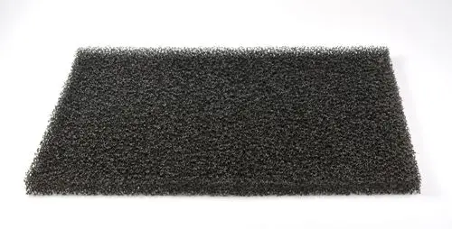 Schwarzer Filter aus offenzelligem Material, geeignet für die Verwendung mit Remko-Geräten zur Luftreinigung oder -filterung.