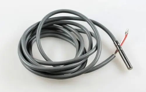 Graue Temperatursensor-Sonde mit einem Edelstahlanschluss und zwei elektrischen Leitungen, geeignet für verschiedene Anwendungen, unter anderem von Remko.