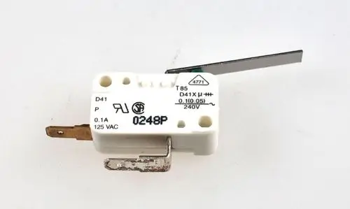 Mikroschalter von Remko mit zwei Anschlussklemmen und einem Betätigungshebel. Geeignet zur Überwachung des Füllstands in Behältern.