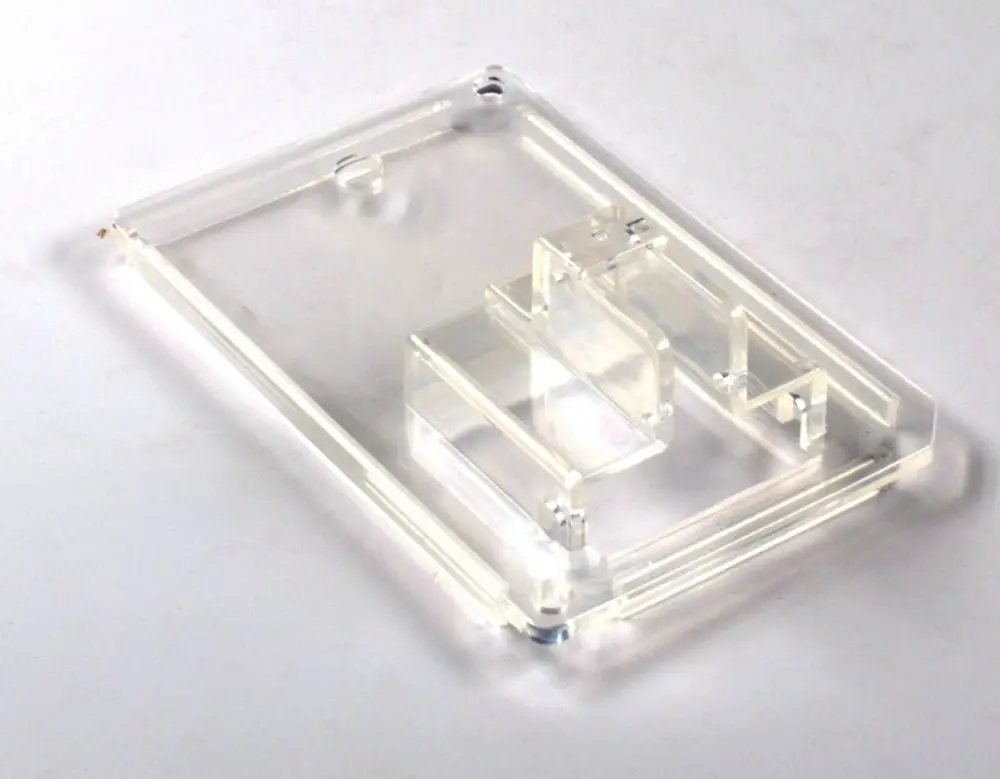 Transparente Abdeckung aus Kunststoff mit rechteckiger Form, präsentiert von Remko, geeignet für die Abdeckung eines Reservoirs oder ähnlicher Anwendungen.