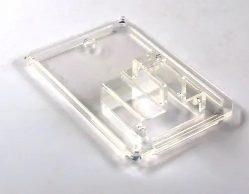 Transparente Abdeckung aus Kunststoff mit rechteckiger Form, präsentiert von Remko, geeignet für die Abdeckung eines Reservoirs oder ähnlicher Anwendungen.