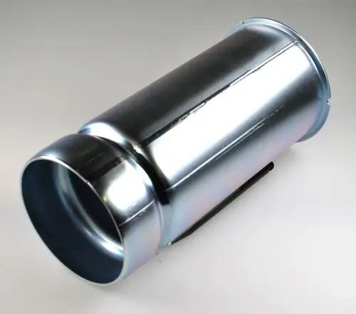Flammrohr von Remko, zylindrische Metallkonstruktion in glänzendem Finish, mit zwei offenen Enden. Eignet sich für verschiedene Anwendungen in Heizsystemen.