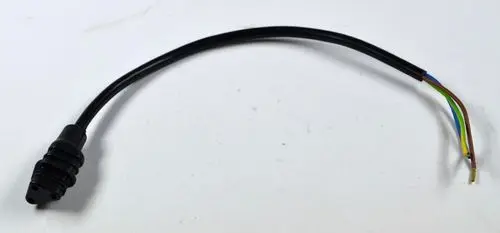 Schwarzes Anschlusskabel mit fünf Adern, geeignet für elektrische Verbindungen, verwendet in Produkten von Remko.