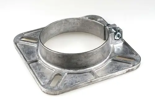 Schiebeflansch aus Metall mit einer runden Öffnung und mehreren Bohrungen zur Befestigung. Produkt von Remko zur Verwendung in Heizungs- oder Lüftungssystemen.