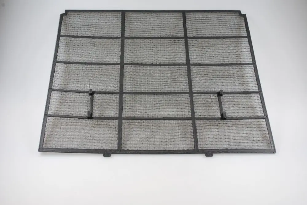 Luftfilter mit rechteckigem Rahmen und strukturiertem Gitter für eine Remko-Luftanlage. Das Design zeigt mehrere rechteckige Felder zur Luftzirkulation.