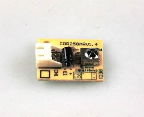 Friedlich gelbe Platine mit mehreren elektronischen Komponenten, einschließlich einer Diode und einem Anschluss, hergestellt von Remko.