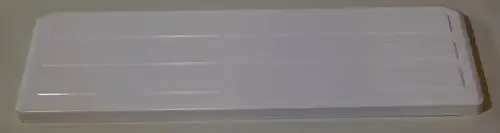 Weißes, flaches Deckblech von Remko mit mehreren horizontalen Rillen. Das Produkt hat eine einfache, rechteckige Form ohne zusätzliche Verzierungen.