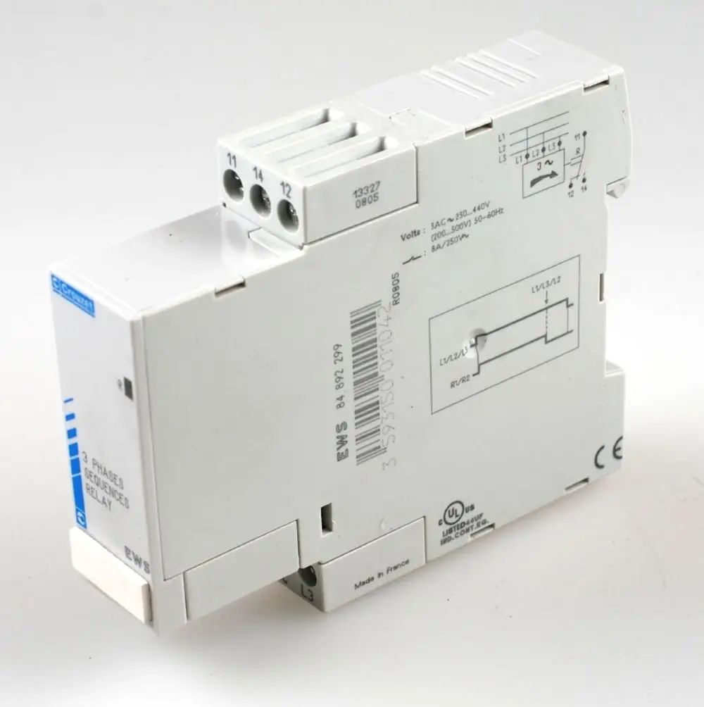 Phasenfolgerelais von Remko in kompakter Bauform mit Anschlussklemmen oben und seitlicher Beschriftung für elektrische Verbindungen. Weißes Gehäuse, geeignet für industrielle Anwendungen.
