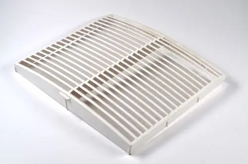 Weißes Ansauggitter mit horizontalen Lamellen, geeignet für die Luftzirkulation. Produkt von Remko, schlichtes Design ohne weitere markante Merkmale.