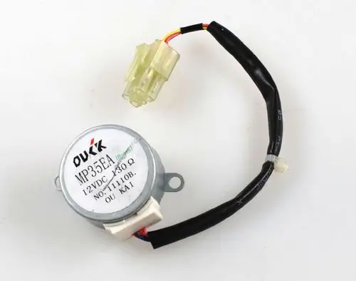 Kompakter Motor mit Metallgehäuse und zwei Kabeln. Der Motor stammt von der Marke Remko und ist für den Einsatz in verschiedenen Anwendungen konzipiert.