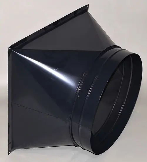 Schwarzer Metall-Ausblasstutzen mit konischer Form, montierbar für die Verwendung mit Remko-Geräten, zur gezielten Luftführung in Räumen.