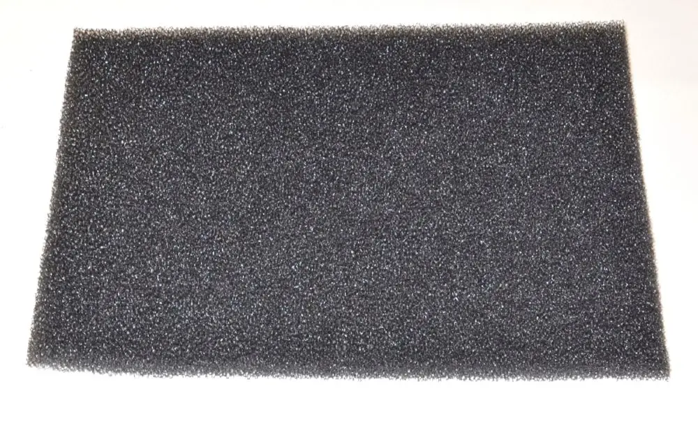 Schwarzer Staubfilter aus Schaumstoff, passend für gängige Luftfilteranwendungen, erhältlich unter der Marke Remko. Geeignet zur Reduzierung von Staub und Schmutz.