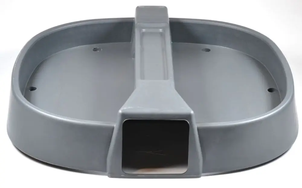 Graue Abdeckhaube von Remko mit flachem Design und zentraler Öffnung. Ideal zum Schutz von Geräten oder Oberflächen vor Schmutz und Witterungseinflüssen.