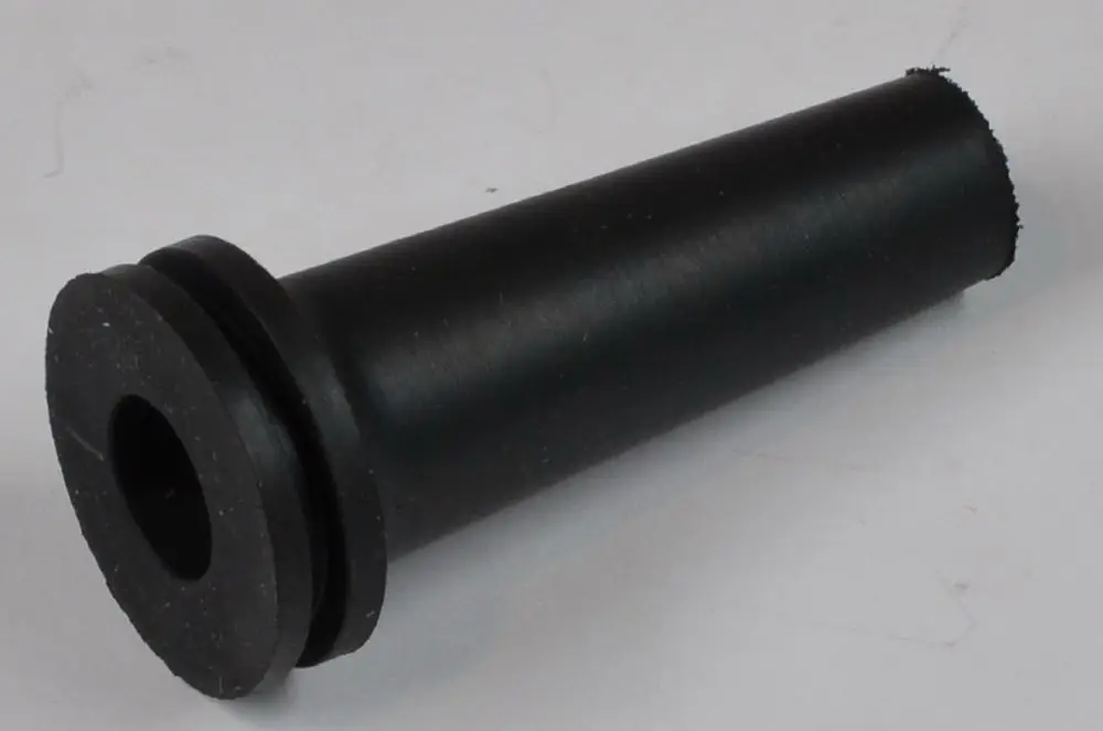 Knickschutztülle aus EPDM-Material in Schwarz, geeignet zum Schutz von Kabeln oder Schläuchen. Produkt von Remko.