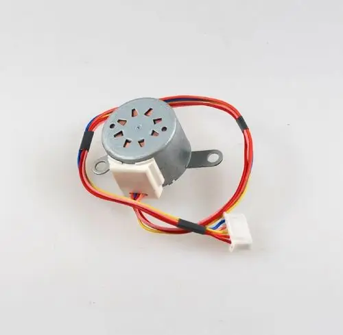 Grau-metallic Motor mit montierten Anschlüssen und Kabeln in verschiedenen Farben, verwendet in Geräten von Remko zur Steuerung von Bewegungen.