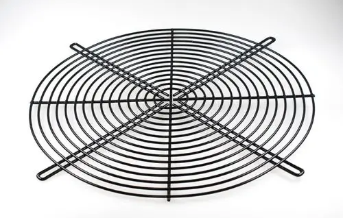 Schwarzes, runder Gitterrost mit spiralförmiger Struktur und mehreren Stützfüßen. Produkt der Marke Remko, geeignet für eine stabile Ablage.