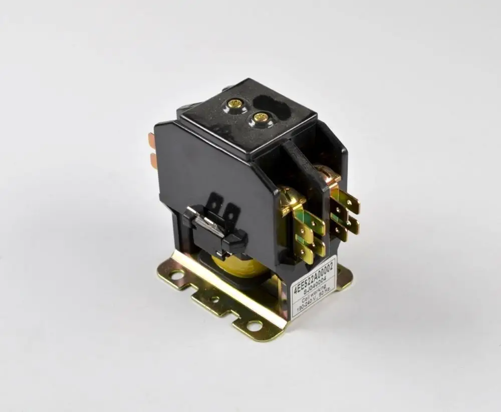 Schaltschütz der Marke Remko, mit mehreren Anschlussklemmen und einer stabilen Basis zur Montage. Geeignet für elektrische Steuerungen und Schaltanwendungen.
