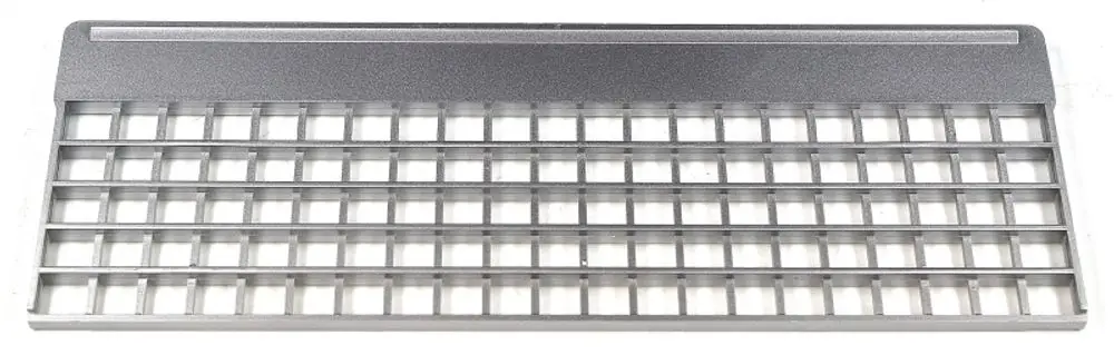 Schutzgitter mit einem Gittermuster, gefertigt aus Metall. Es ist als Teil eines Produkts von Remko erkennbar und dient zur Absicherung oder zum Schutz.