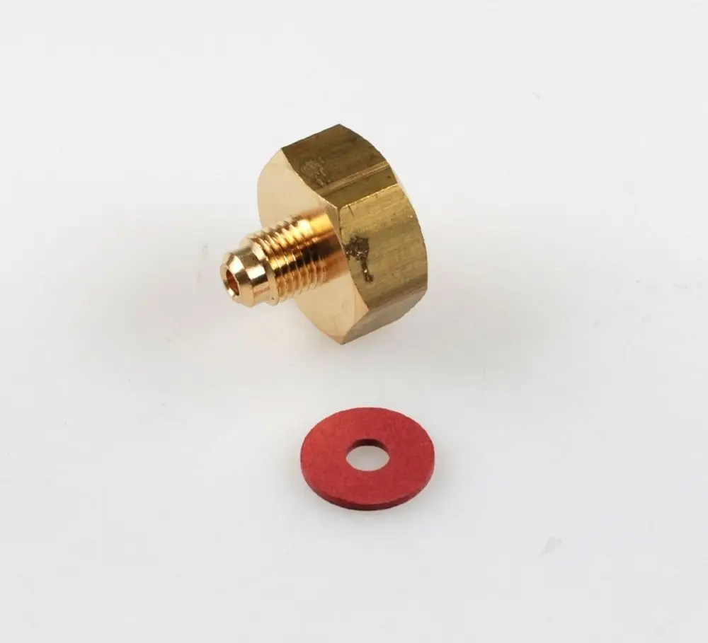 Flaschenadapter aus Messing mit Gewinde und einer roten Dichtung. Dieser Adapter ist für Kälte mittelflaschen konzipiert und von der Marke Remko.