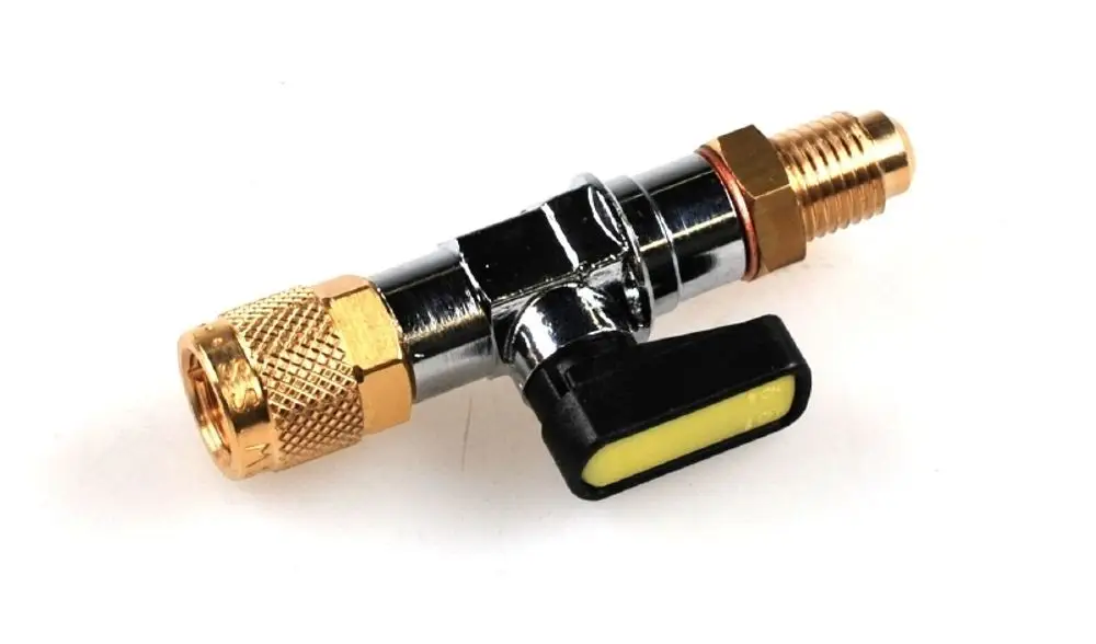 Kugelventil aus verchromtem Metall mit goldenem Anschluss und schwarzem Griff, hergestellt von Remko, zur Verwendung mit Manometer-Schläuchen.