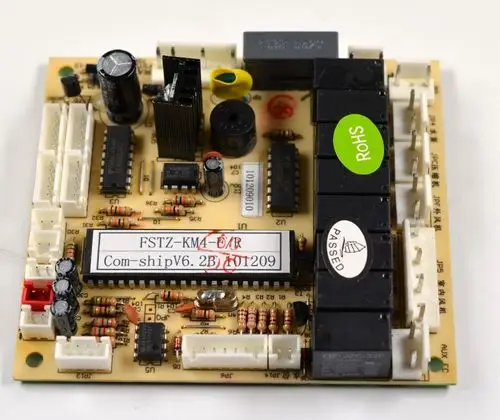 Steuerplatine mit verschiedenen elektronischen Komponenten, wie Widerständen, Transistoren und Kondensatoren, produziert von Remko. Die Platine zeigt mehrere Anschlussmöglichkeiten.
