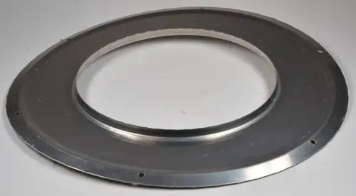 Metallische Rosette von Remko mit rundem Öffnungsdurchmesser, geeignet für Anwendungen in der Lüftungs- oder Klimaanlagentechnik.