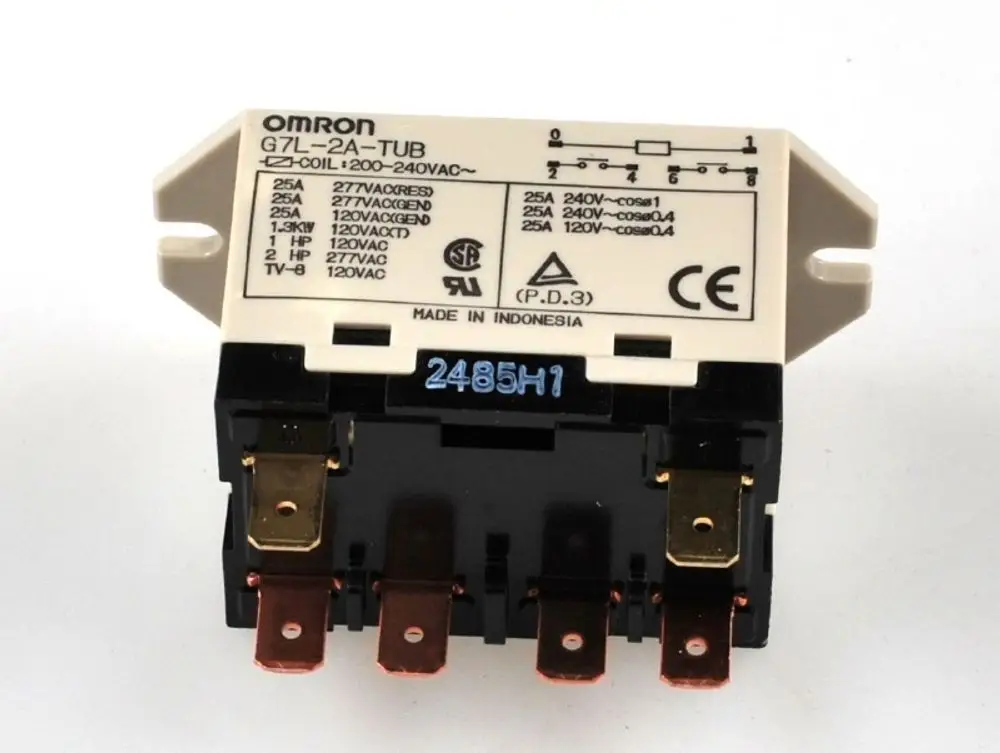 Omron Kompressorschütz mit Anschlussklemmen und technischen Angaben, typische Verwendung in elektrischen Steuerungen, hergestellt in Indonesien. Marke Remko erkennbar.
