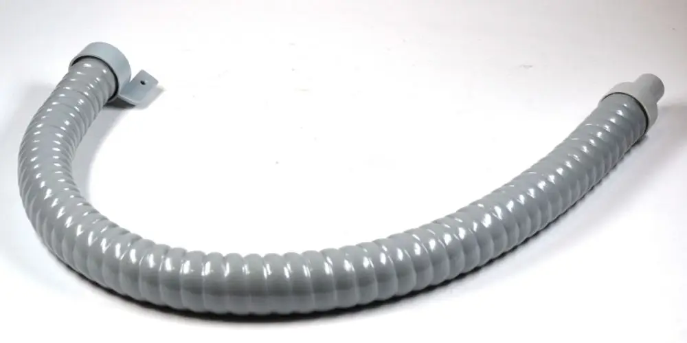 Grauer flexibler Schlauch mit gewellter Oberfläche, der zu einer Installation von Remko-Geräten eingesetzt werden kann. Enden sind offen und frei von Anschlüssen.