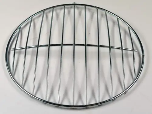 Metallisches Ausblasgitter von Remko mit mehreren horizontalen und vertikalen Streben, geeignet für Lüftungs- oder Heizungsanwendungen.