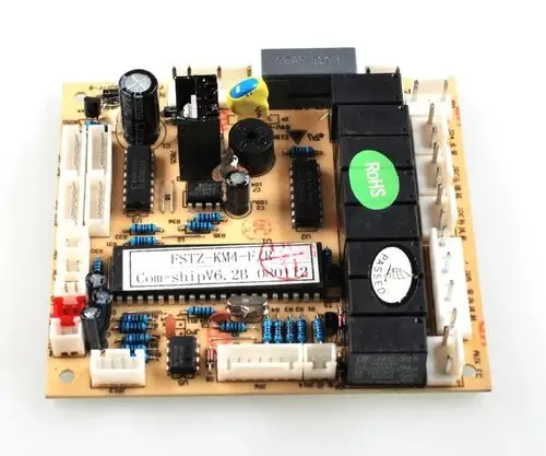 Steuerplatine mit verschiedenen elektronischen Komponenten und Anschlüssen. Sichtbare Aufschrift "Remko" und weitere technische Details auf der Platine.