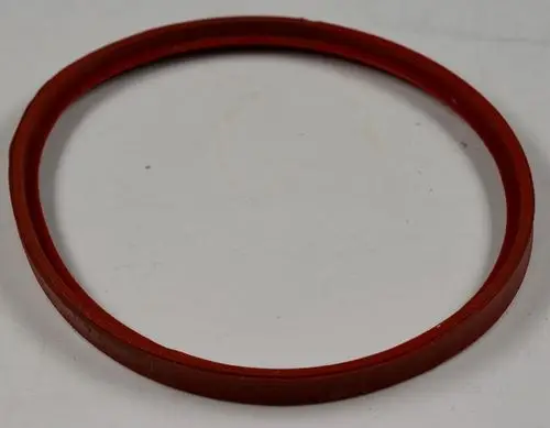 Runde Dichtung aus rotem Material, mit glatter Oberfläche. Geeignet für Abdichtungsanwendungen, möglicherweise von der Marke Remko.