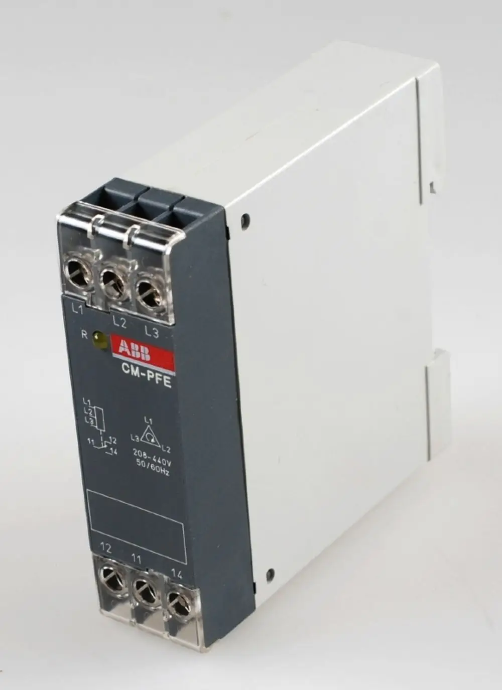 Phasenfolgerelais in kompaktem Design von Remko, mit Anschlussklemmen für L1, L2, L3 und weiteren Terminals, geeignet für die Überwachung dreiphasiger Systeme.
