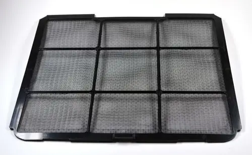 Schwarzer Luftfilter mit klaren, rechteckigen Gitterflächen, hergestellt von Remko. Der Filter hat neun Sektionen und eignet sich für die Luftreinigung in Geräten.