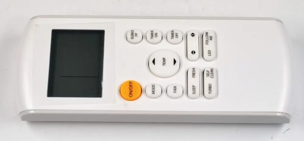 Remko IR-Fernbedienung mit Tasten für Funktionen wie On/Off, Temperatur, Modus und Timer, übersichtliches Display, in weißer Farbgestaltung.