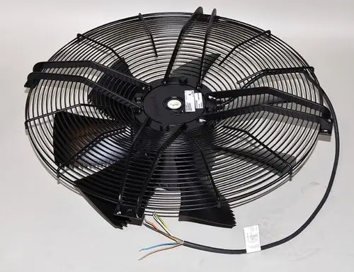 Axialventilator mit schwarzer Gitterstruktur und mehreren Lüfterblättern, hergestellt von Remko, zur Verwendung in Lüftungs- und Klimaanlagen.