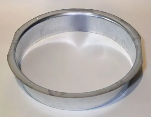 Metallring mit flachen Kanten, möglicherweise zur Befestigung oder als Bestandteil eines Systems, Markenlogo von Remko nicht sichtbar.