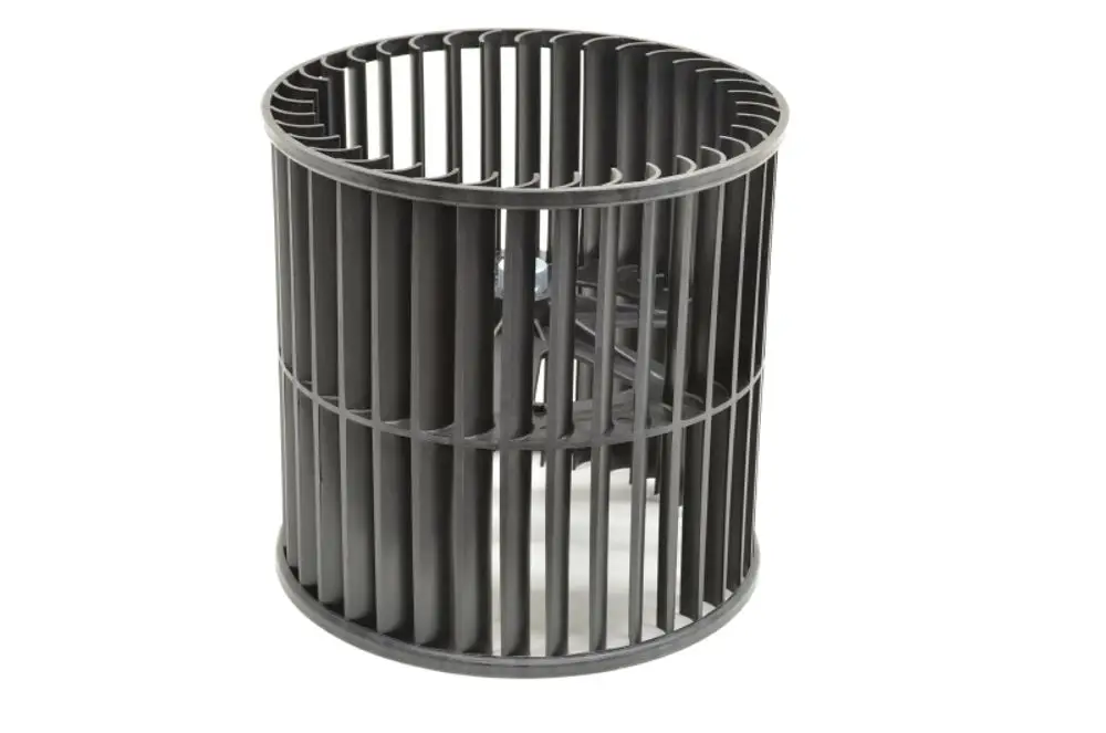 Zylindrische Ventilatorwalze von Remko mit vertikalen Lamellen, die innere Ventilatorstruktur ist sichtbar.