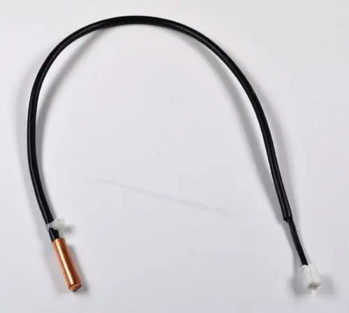 Sensor mit einem Kupferteil und zwei Anschlusskabeln, hergestellt von Remko. Der Sensor ist für den Einsatz in Verdampfersystemen konzipiert.