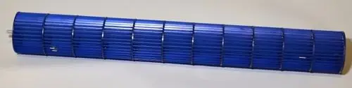 Blaues Ventilatorrad mit gerillter Oberfläche, möglicherweise von Remko. Die Struktur zeigt mehrere längliche, parallele Öffnungen für Luftzirkulation.