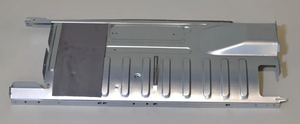 Metallisches Trennblech mit glatter Oberfläche, in Silber, mit passgenauen Ausschnitten. Produkt aus dem Sortiment von Remko.
