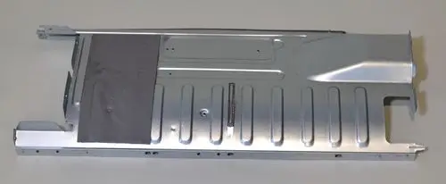 Metallisches Trennblech mit glatter Oberfläche, in Silber, mit passgenauen Ausschnitten. Produkt aus dem Sortiment von Remko.