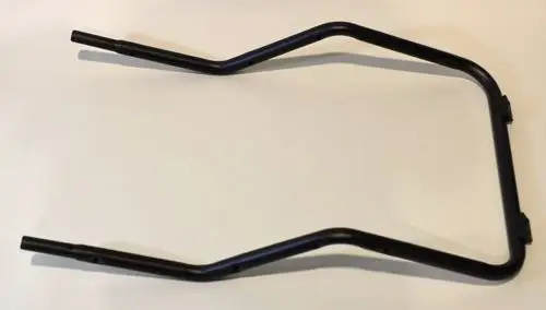 Schwarzer Standbügel aus Metall, geformt in einer offenen Konstruktion mit zwei seitlichen Halterungen, geeignet für Geräte von Remko.