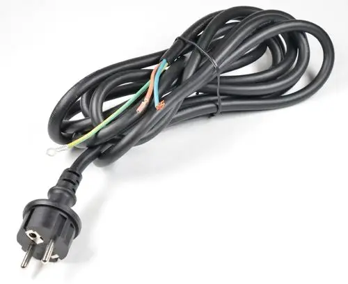 Netzkabel mit Stecker, schwarz, flexibles Design mit drei Leitungen. Hersteller ist Remko. Geeignet für elektrische Geräte und Anschluss an Stromquellen.