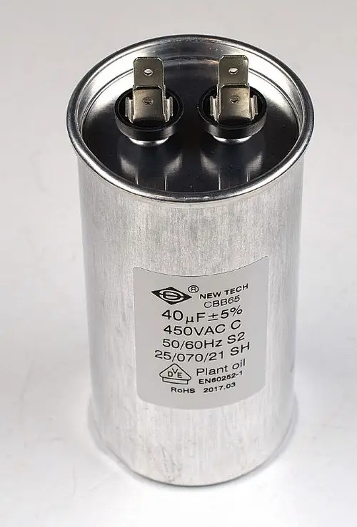 Betriebskondensator von Remko mit zwei Anschlussklemmen, Metallgehäuse und Beschriftung zur Kapazität von 40 µF und Nennspannung von 450 VAC.