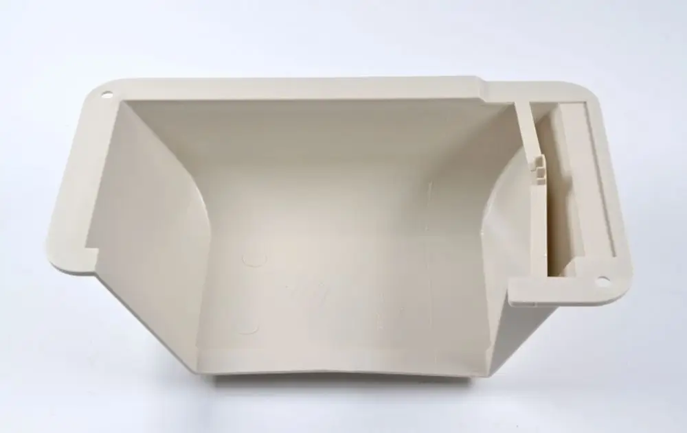 Abdeckung für Kältemittelanschluss in beige, passend zu Remko-Geräten. Die Innenflächen sind smooth und ohne zusätzliche Verzierungen.