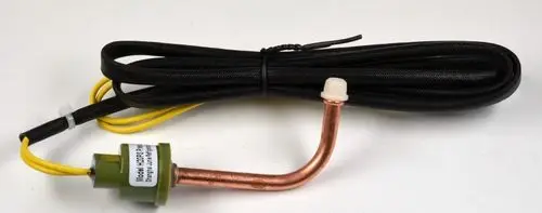 Hochdrucksensor mit einer metallischen Sonde und Kabeln in einer schwarzen Ummantelung, hergestellt von Remko.