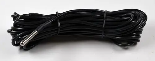 Schwarzes Kabel mit angeschlossenem Sensor, geeignet für Temperaturmessungen. Das Produkt stammt von der Marke Remko.